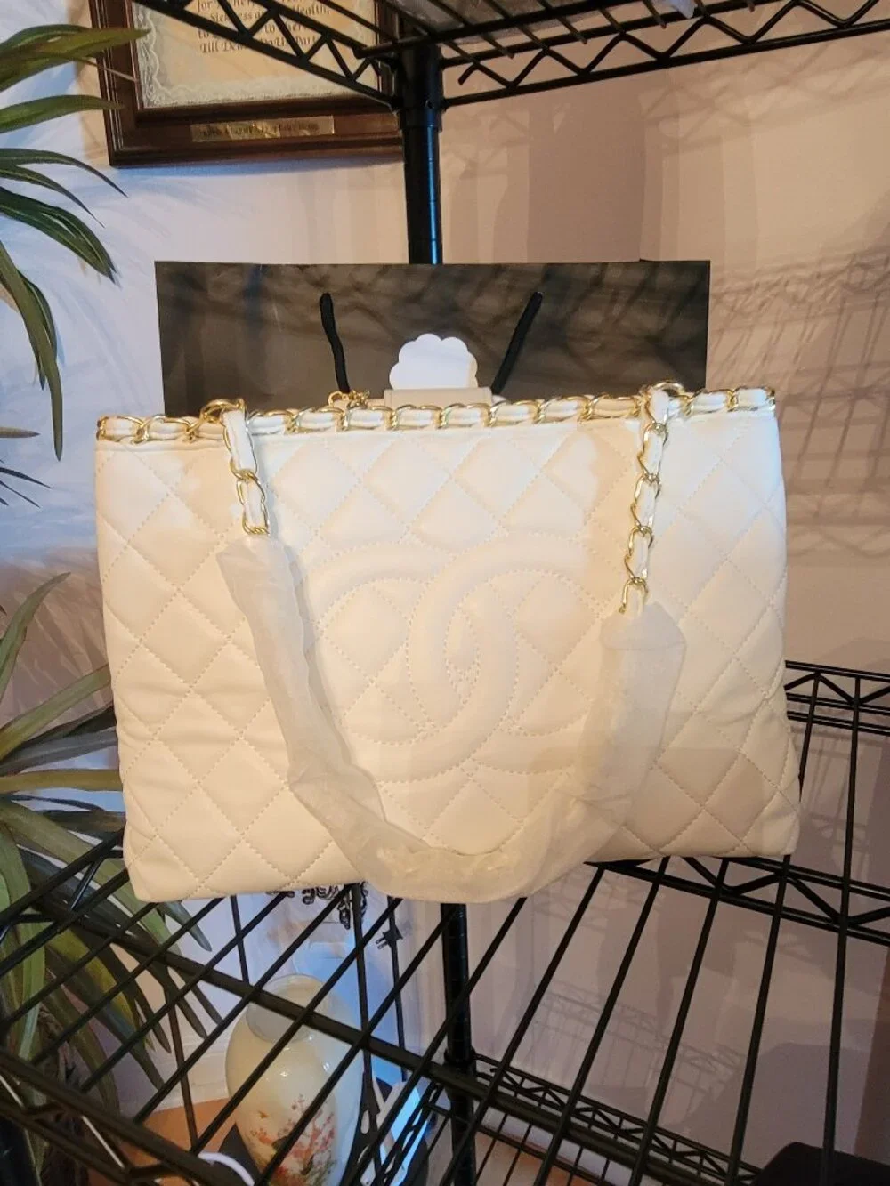 **Elegant white tote w/gold rope trim fashion bag.  No brand. New, never used.